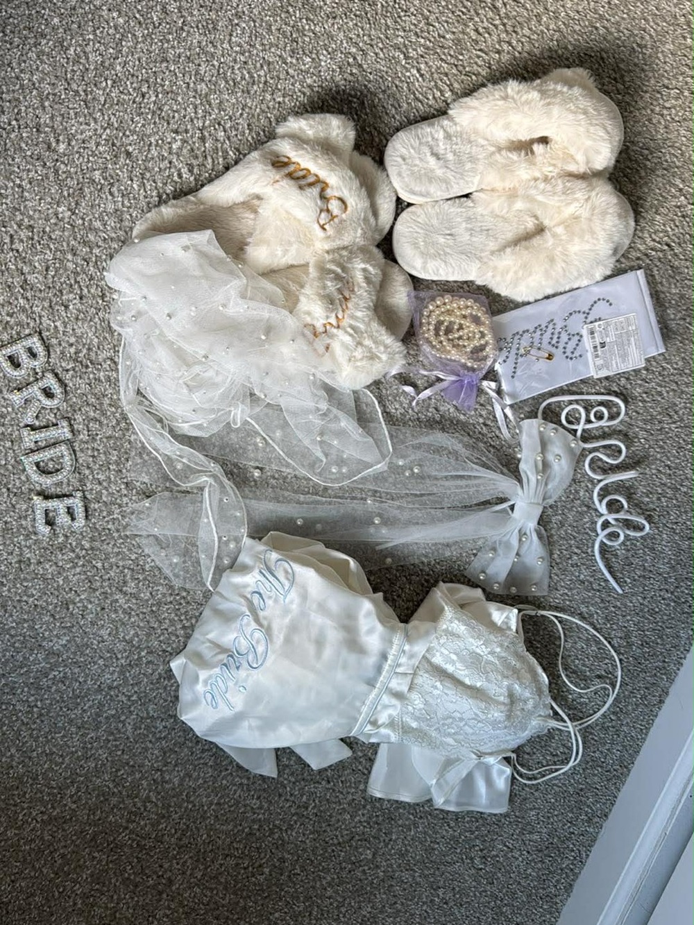 In Bloom by Jonquil Bride Robe, Bow Veil, Sash, Slippers, Chemise, (Retail: 140)